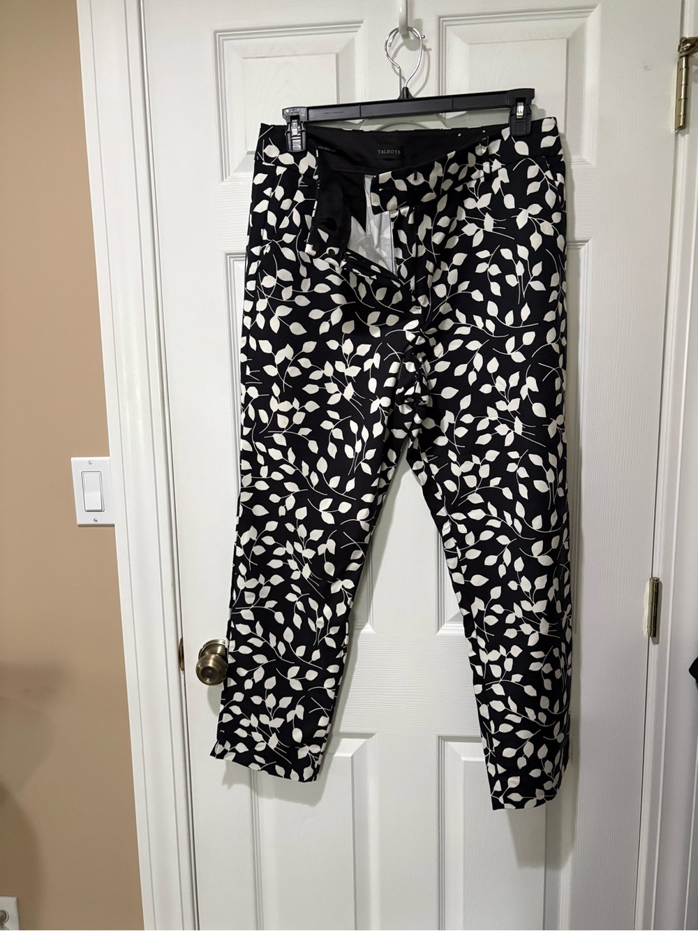 Talbots Black & White Leaf-Print Women’s Pants